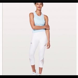 Never worn size 4 lululemon - no tag